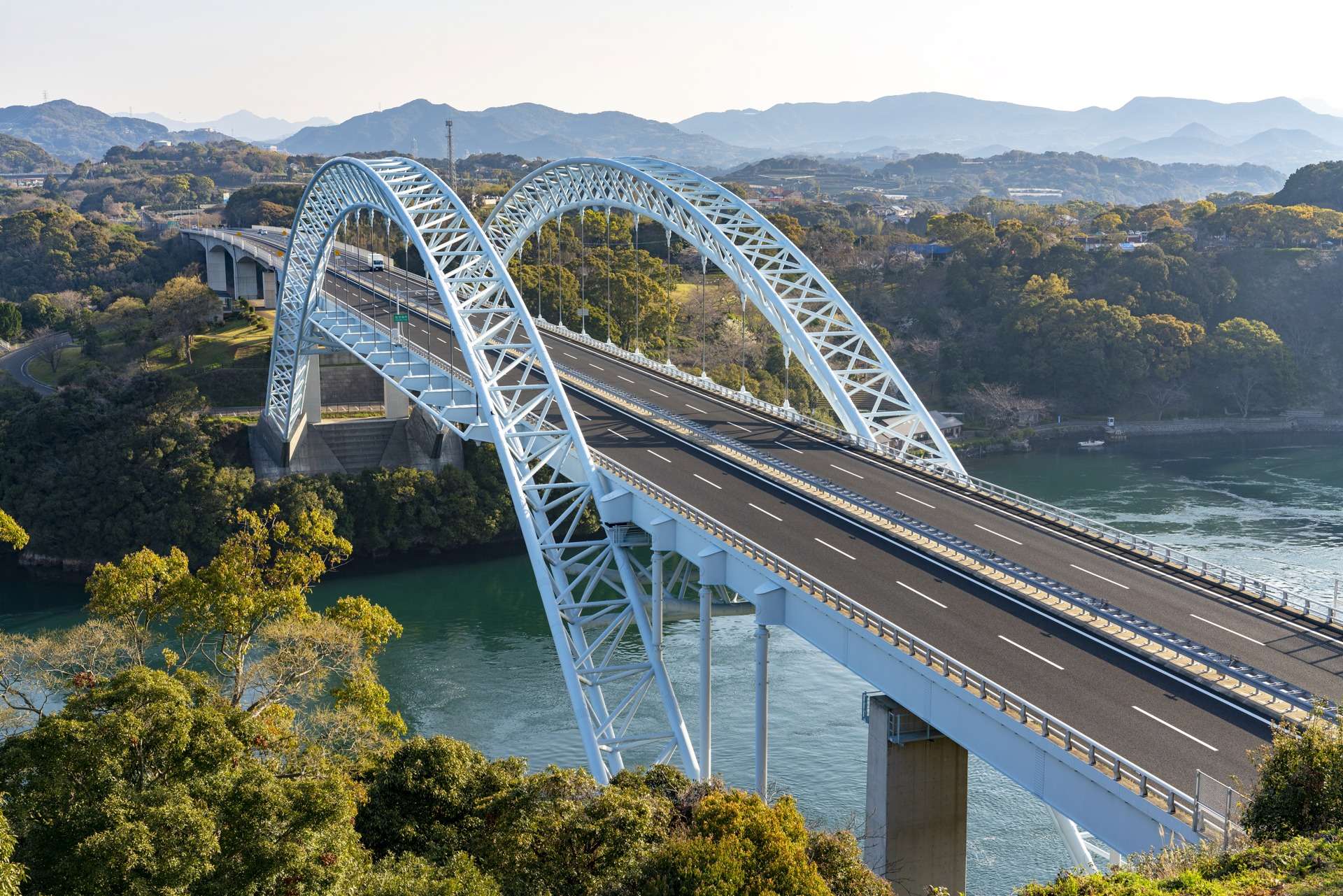 落橋・耐震対策を行い東京近郊で安全な橋梁や道路を作っています